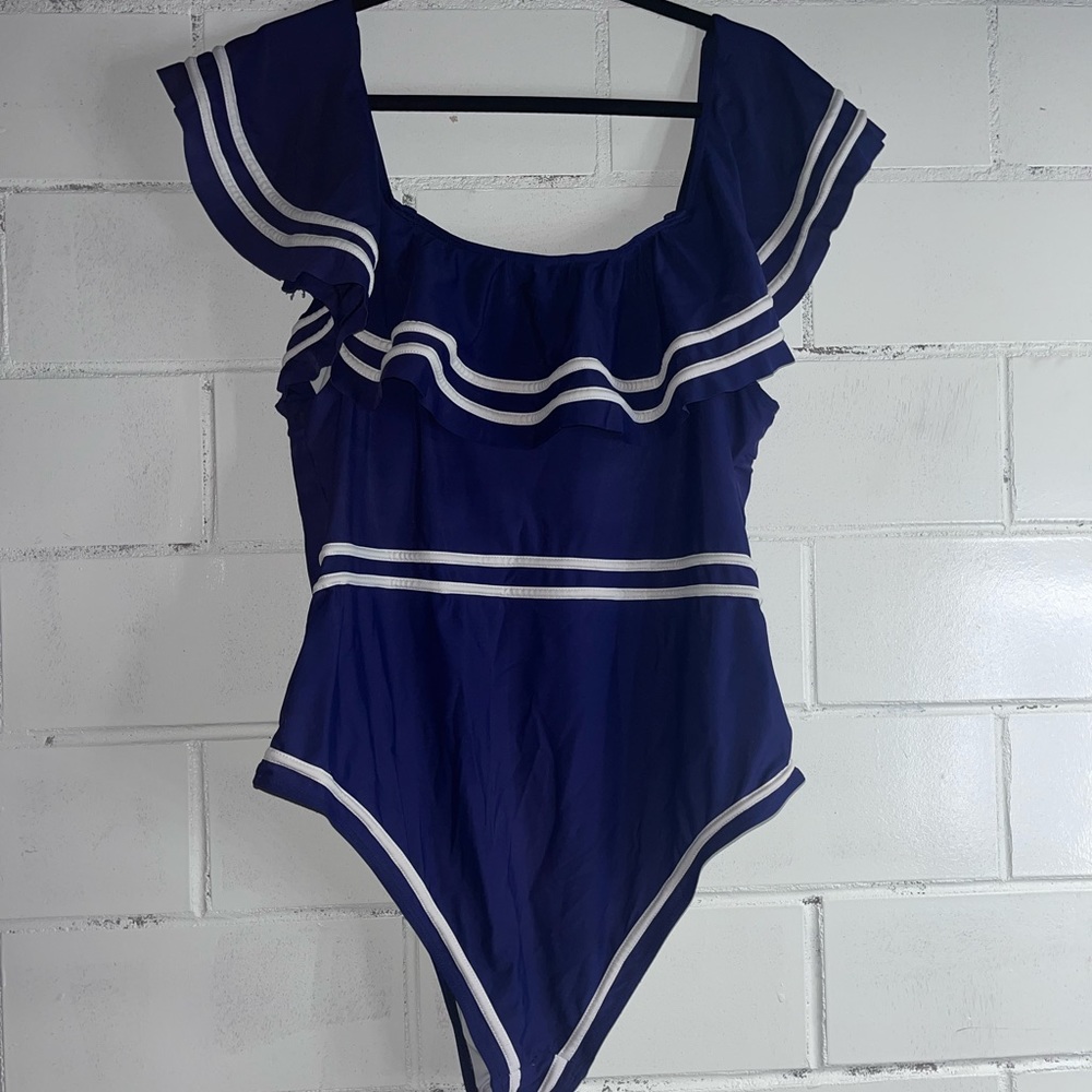 Very flattering one piece !